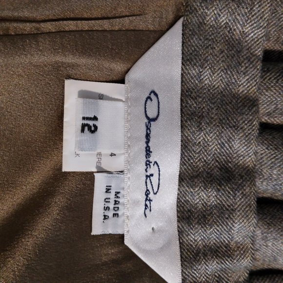 - Cida's - oscar de la renta skirts . New No Tag. - Picture 7 of 8